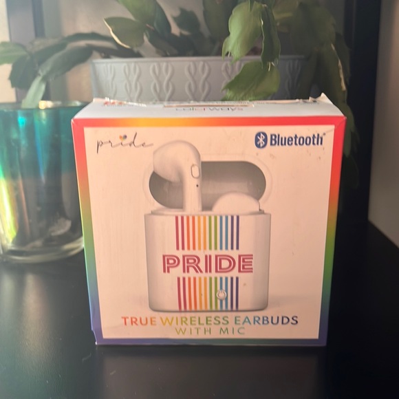 🌹 3 for $20 New🎉Pride 🌈 earbuds and case Bluetooth - Picture 1 of 4
